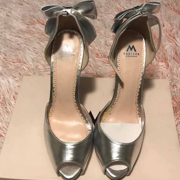 Shoes - Picture 3 of 4